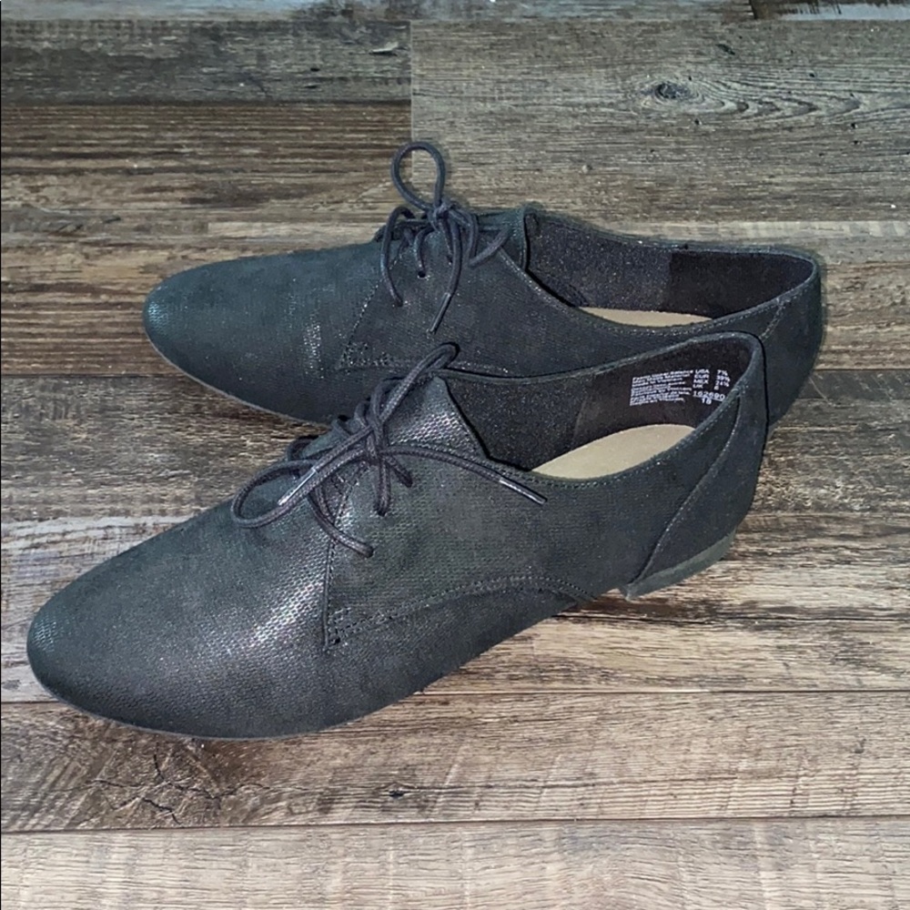 Shoes - Picture 2 of 3